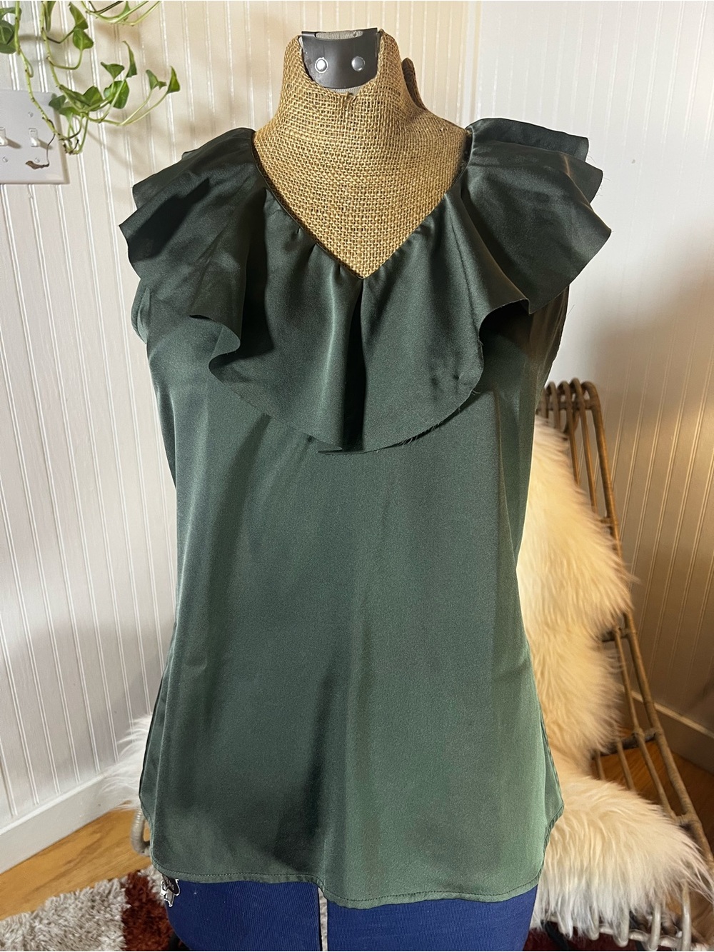 Elegant banana, republic Dark Green Ruffle Neck Sleeveless Top